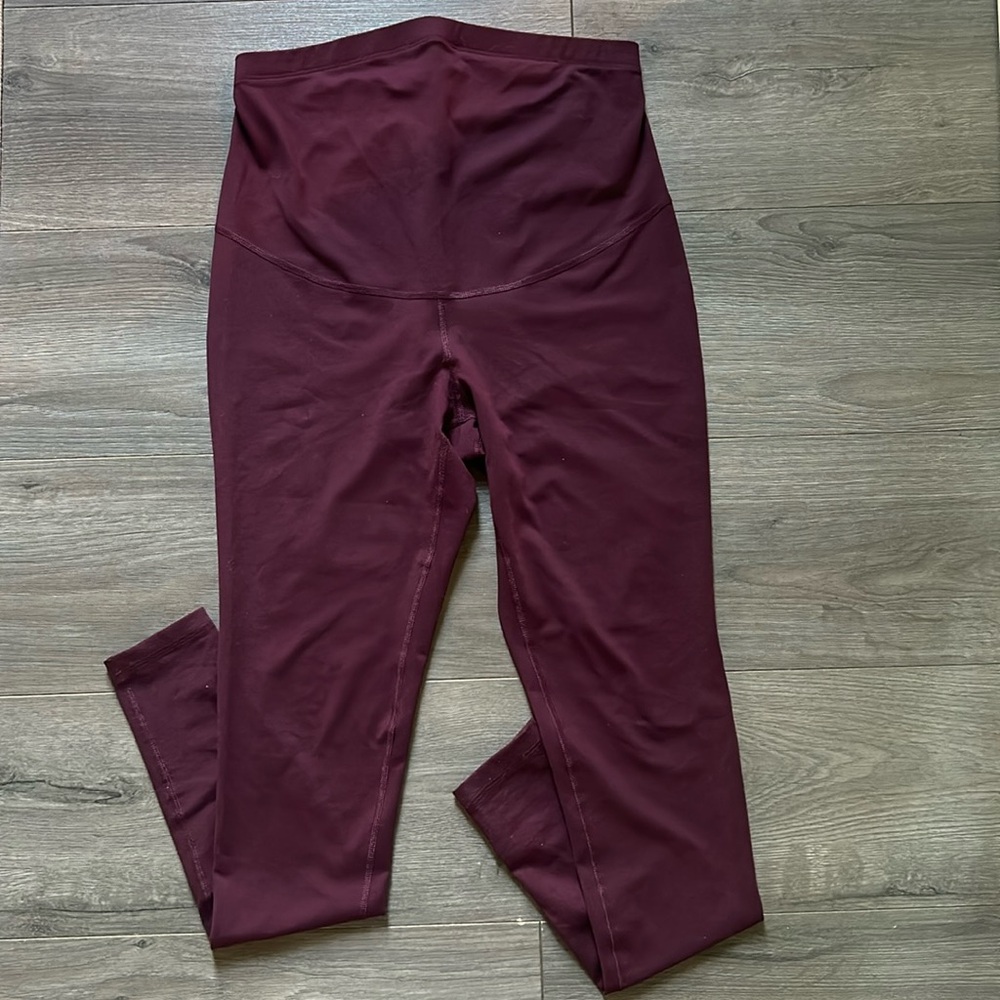 Old Navy Maternity Elevate Legging